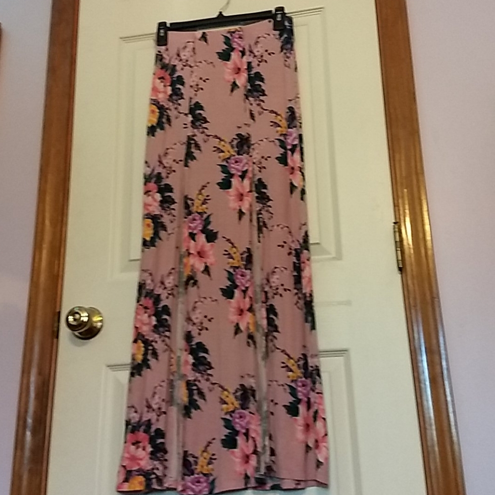 Floor length floral skirt with 2 slits